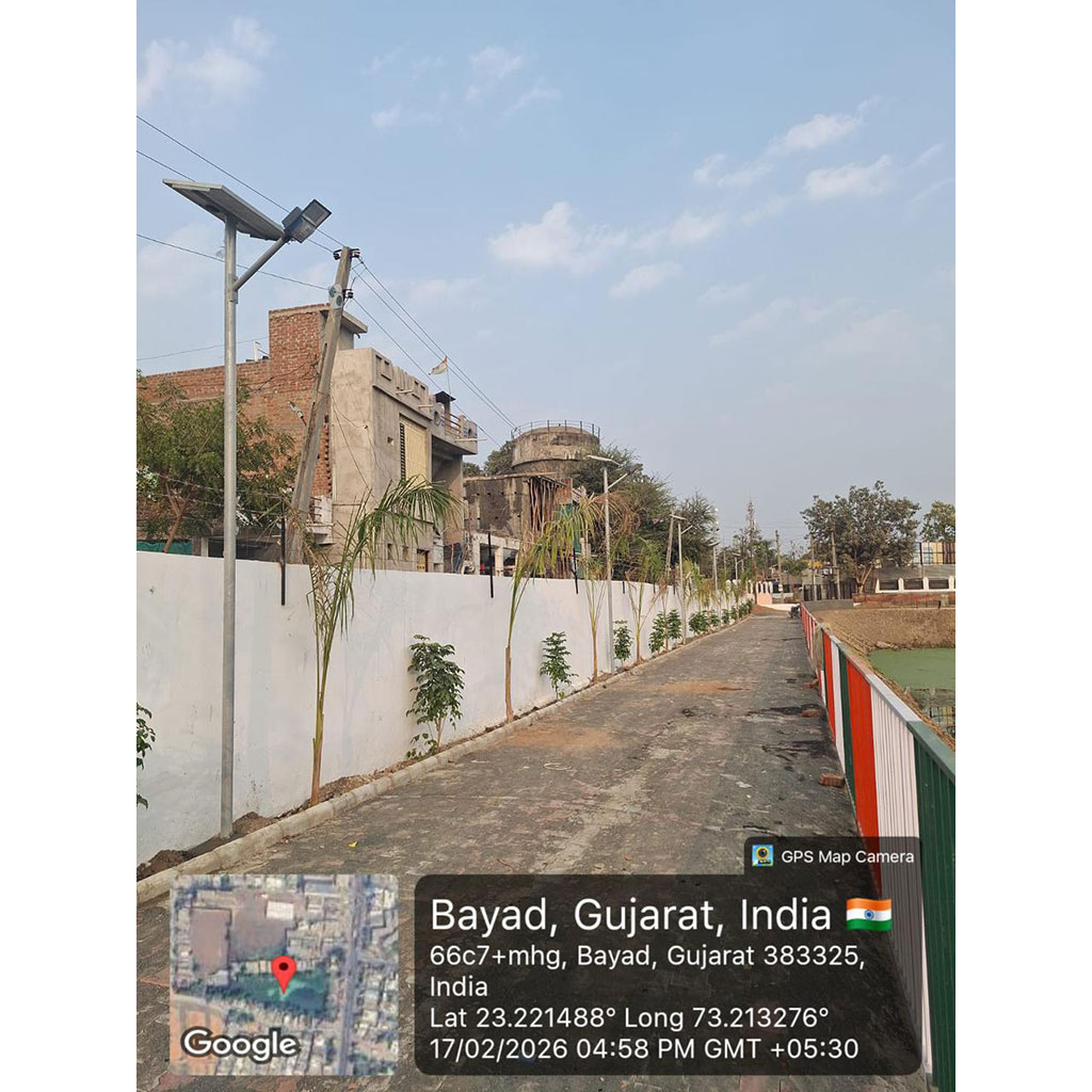 two-in-one-solar-street-light-24-watt-installation