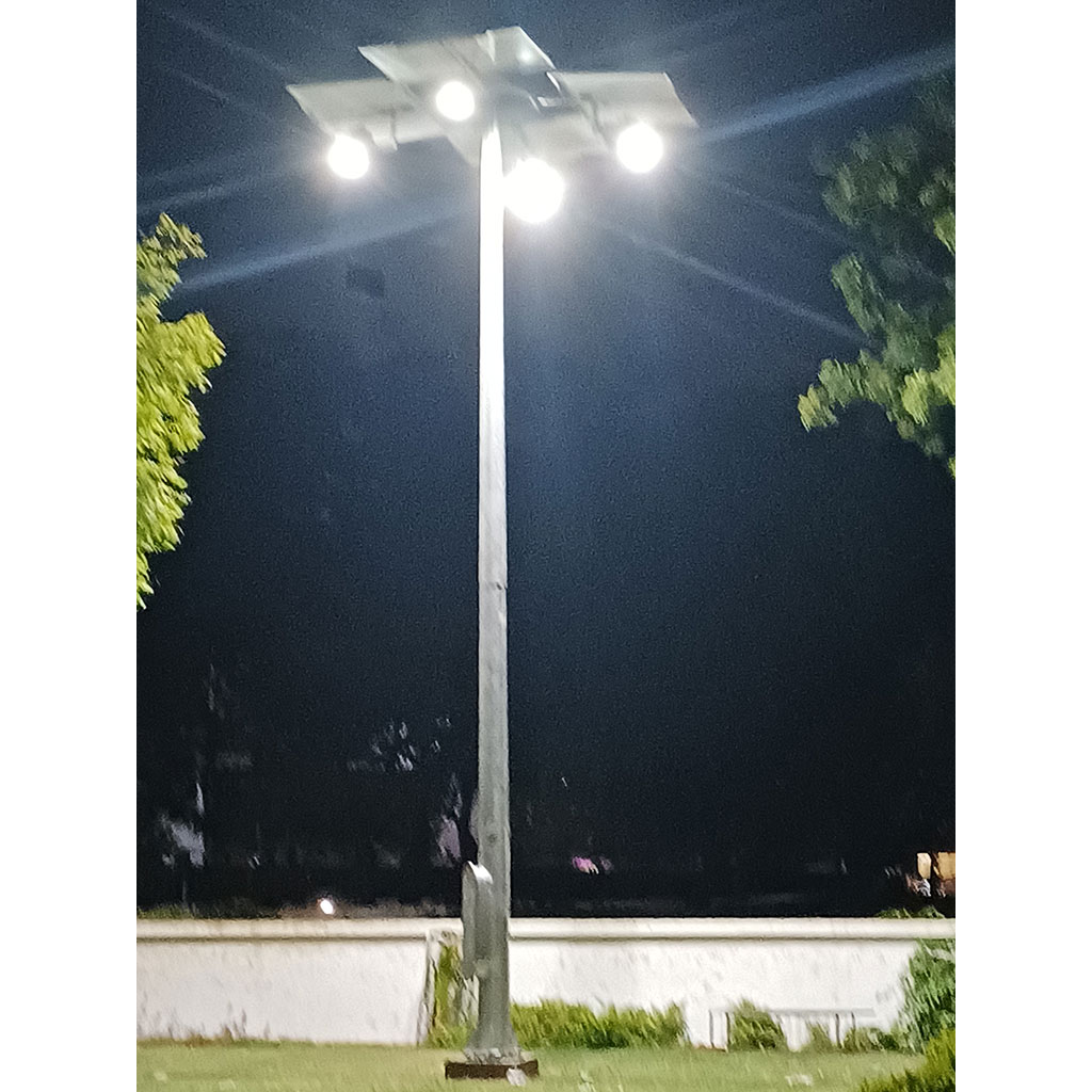 solar-high-mast-two-in-one-70watt-x-4-night-view-image
